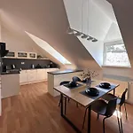 Danube&castle Retreat Apartment, 70m2 Apartment